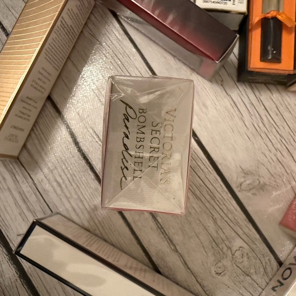 Victoria's Secret Bombshell Paradise Rollerball - Picture 2 of 3